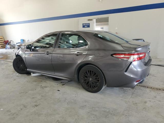 4T1B11HK6JU568518 - 2018 TOYOTA CAMRY L GRAY photo 2