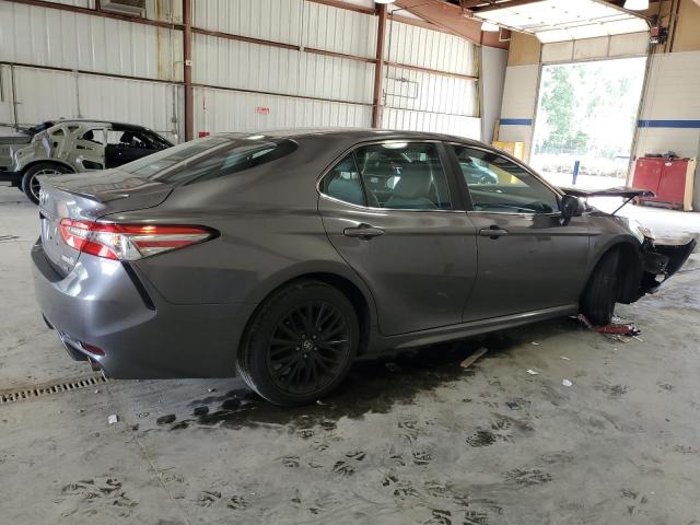 4T1B11HK6JU568518 - 2018 TOYOTA CAMRY L GRAY photo 3