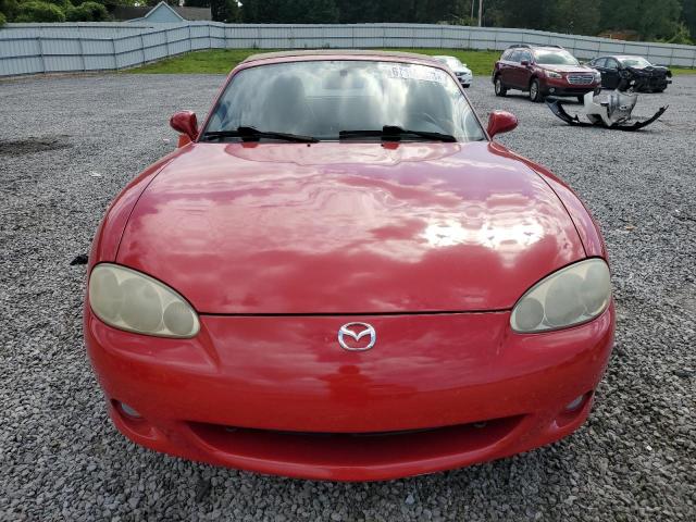 JM1NB353620231203 - 2002 MAZDA MX-5 MIATA BASE RED photo 5