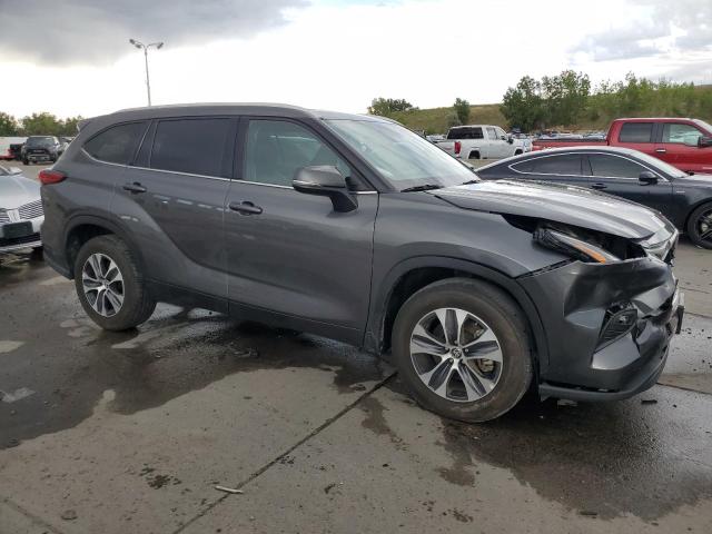 5TDGZRAH5NS554135 - 2022 TOYOTA HIGHLANDER XLE GRAY photo 4