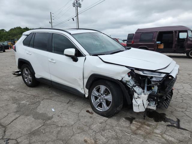 2T3W1RFVXNW194621 - 2022 TOYOTA RAV4 XLE WHITE photo 4