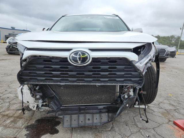 2T3W1RFVXNW194621 - 2022 TOYOTA RAV4 XLE WHITE photo 5
