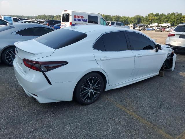 4T1T11AK7PU824205 - 2023 TOYOTA CAMRY SE NIGHT SHADE WHITE photo 3