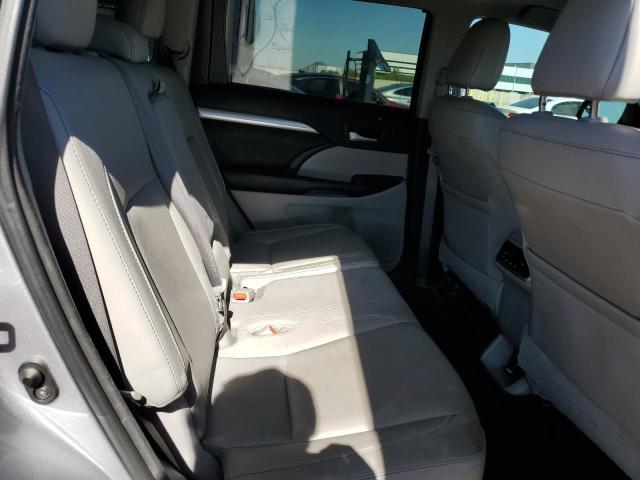 5TDJKRFH7GS348398 - 2016 TOYOTA HIGHLANDER XLE 银色 照片 11