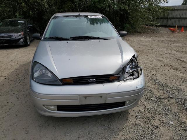 3FAHP37Z84R102551 - 2004 FORD FOCUS ZX5 SILVER photo 5