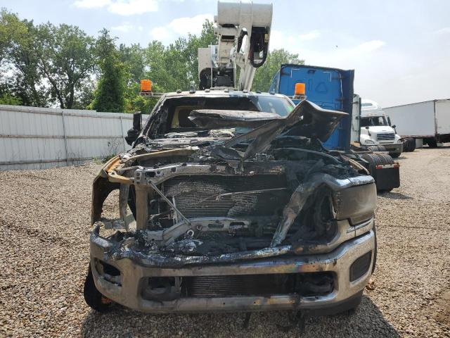 3C7WRNBL0KG616657 - 2019 RAM 5500 白色 照片 5