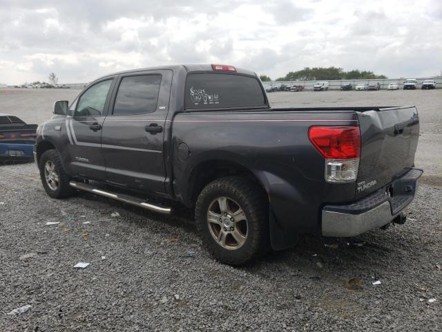 5TFEY5F17BX106144 - 2011 TOYOTA TUNDRA CREWMAX SR5 CHARCOAL photo 2