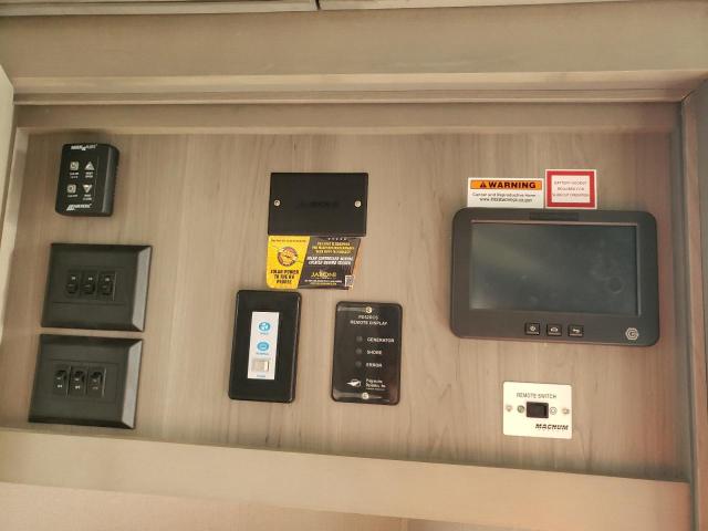 4YDF37829M4700708 - 2021 KEYSTONE MONTANA TAN photo 8