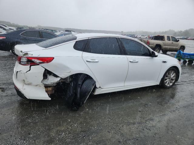 5XXGT4L34JG254717 - 2018 KIA OPTIMA LX WHITE photo 3