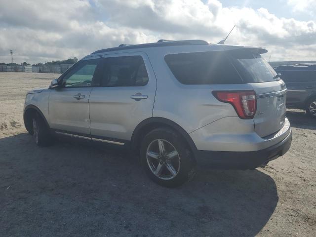 1FM5K7D89JGC22646 - 2018 FORD EXPLORER XLT 银色 照片 2