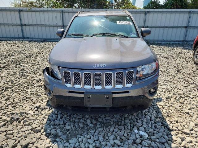 1C4NJDEB9GD723563 - 2016 JEEP COMPASS LATITUDE GRAY photo 5