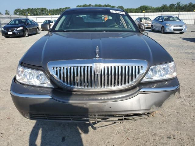 1LNHM81W33Y692877 - 2003 LINCOLN TOWN CAR EXECUTIVE GRAY photo 5
