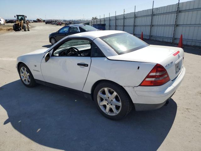 WDBKK47F0XF096013 - 1999 MERCEDES-BENZ SLK 230 KOMPRESSOR WHITE photo 2