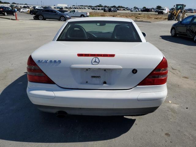 WDBKK47F0XF096013 - 1999 MERCEDES-BENZ SLK 230 KOMPRESSOR WHITE photo 6