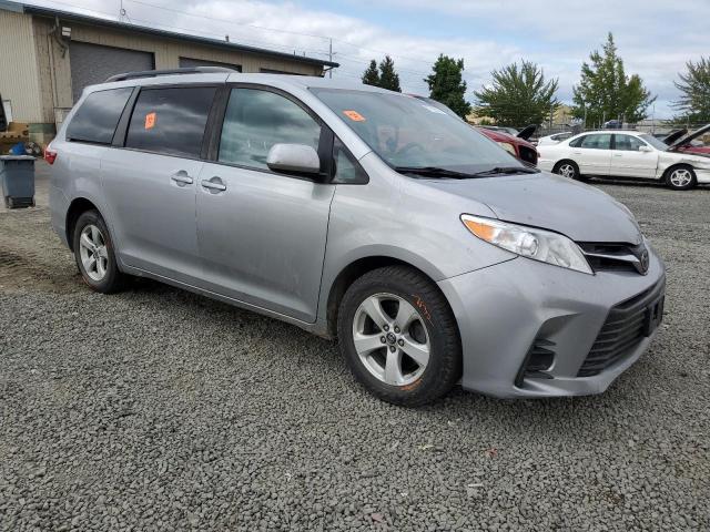 5TDKZ3DC0JS944481 - 2018 TOYOTA SIENNA LE SILVER photo 4