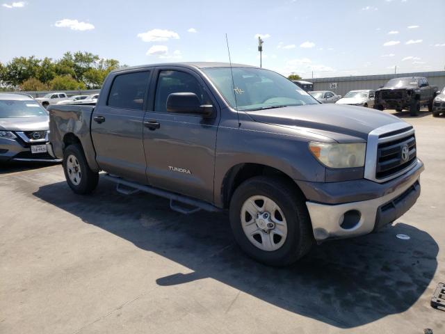 5TFEM5F10BX031332 - 2011 TOYOTA TUNDRA CREWMAX SR5 GRAY photo 4