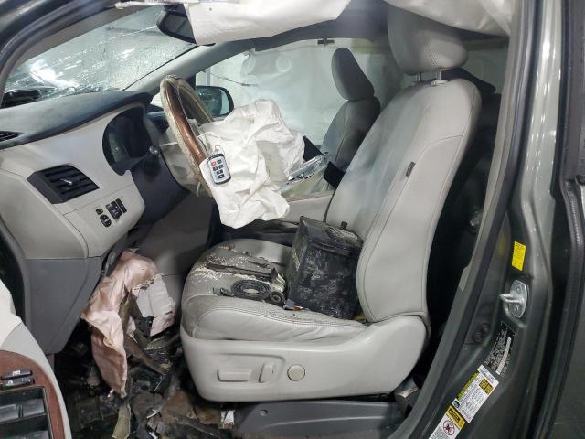 5TDDK3DC6BS001090 - 2011 TOYOTA SIENNA XLE GRAY photo 7