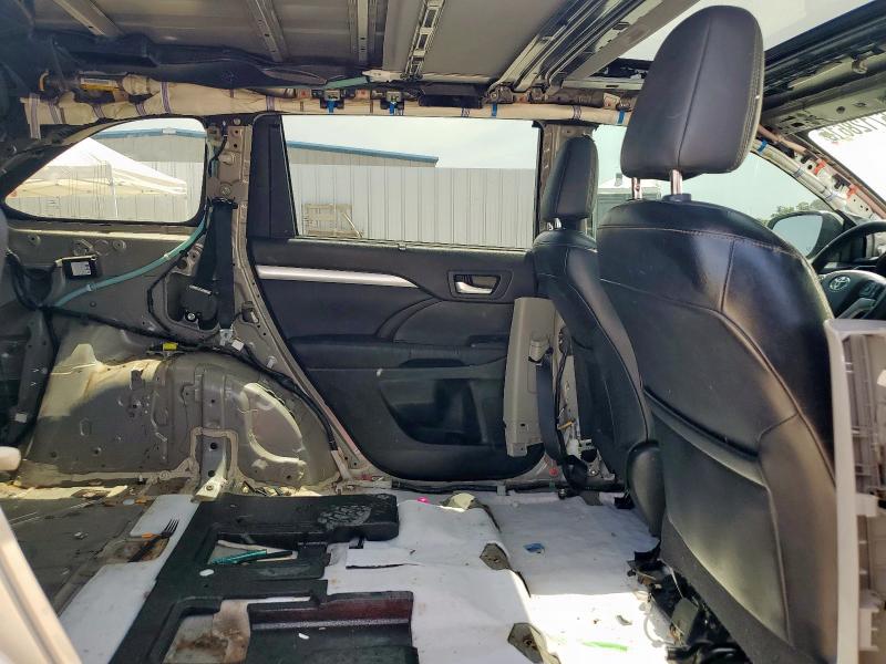 5TDKKRFH0GS149634 - 2016 TOYOTA HIGHLANDER XLE CREAM photo 11