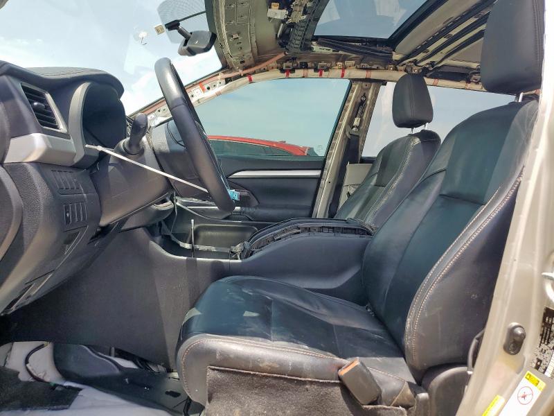 5TDKKRFH0GS149634 - 2016 TOYOTA HIGHLANDER XLE CREAM photo 7