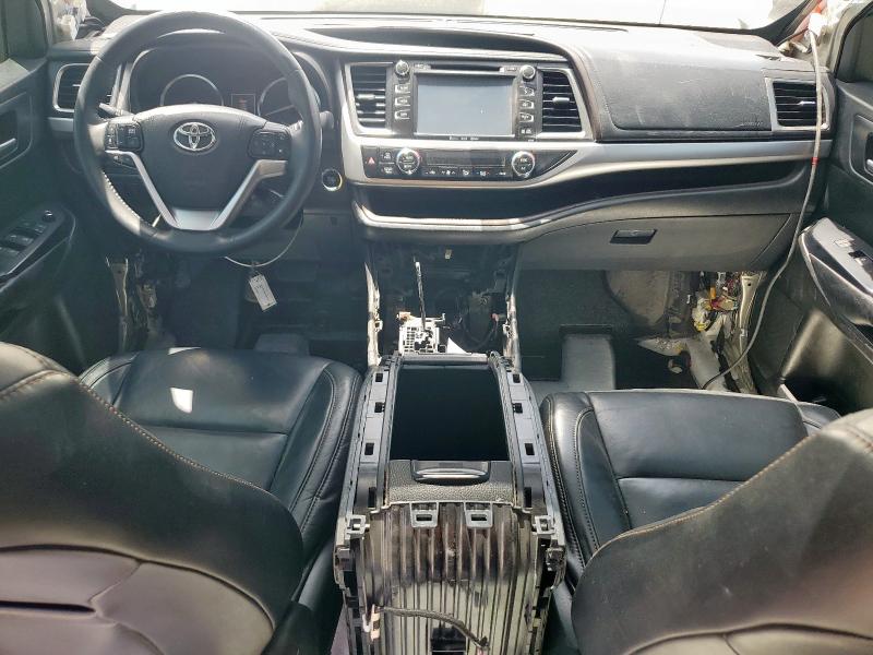 5TDKKRFH0GS149634 - 2016 TOYOTA HIGHLANDER XLE CREAM photo 8