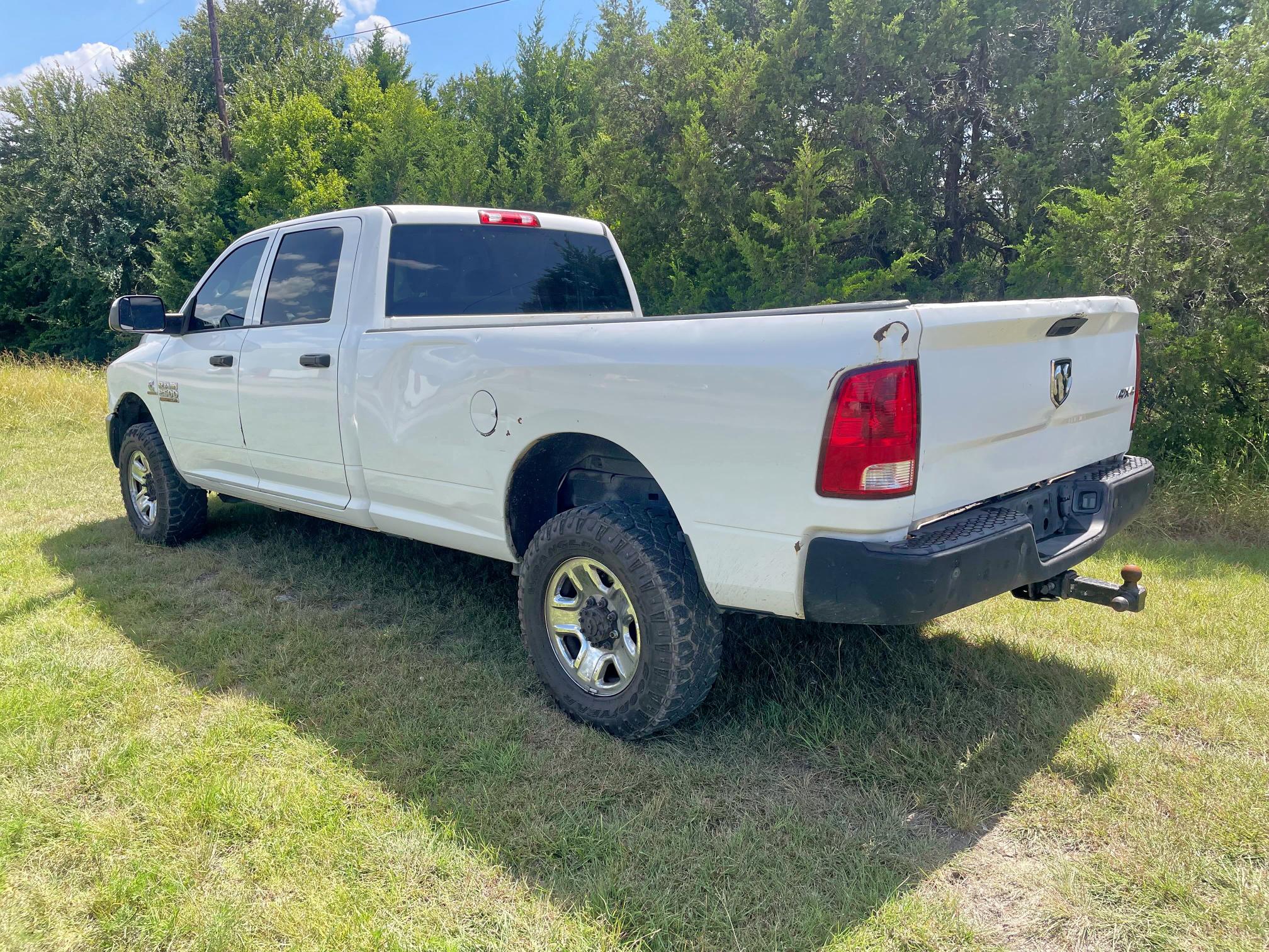 3C6UR5HLXJG364742 - 2018 RAM 2500 ST WHITE photo 3