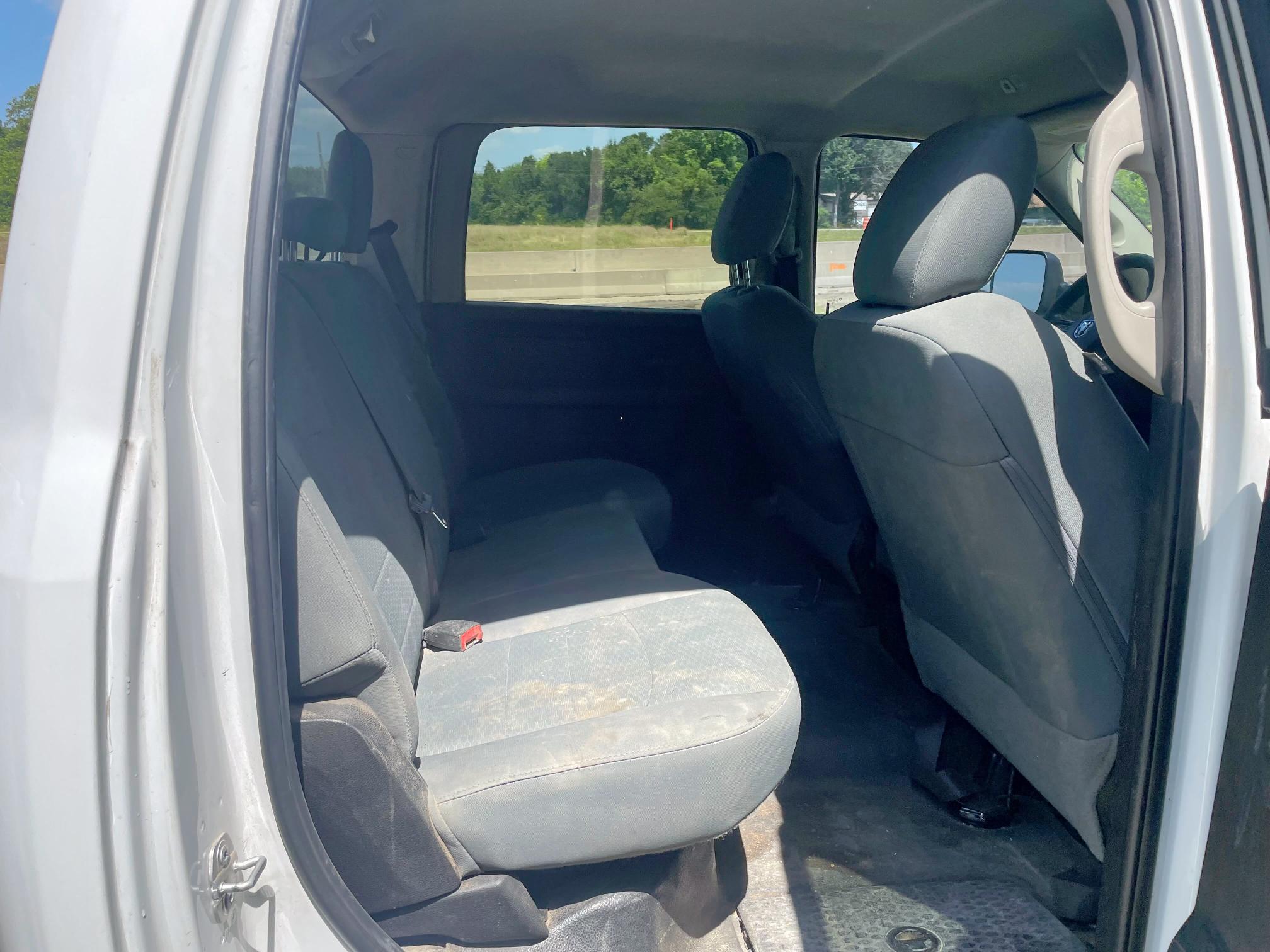 3C6UR5HLXJG364742 - 2018 RAM 2500 ST WHITE photo 6