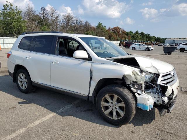 5TDBK3EH3DS215796 - 2013 TOYOTA HIGHLANDER BASE WHITE photo 4