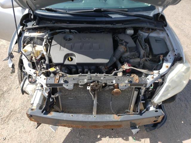2T1BU4EE5DC033998 - 2013 TOYOTA COROLLA BASE ვერცხლისფერი ფოტო 11