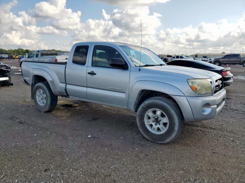 5TETU62NX8Z523096 - 2008 TOYOTA TACOMA PRERUNNER ACCESS CAB SILVER photo 4
