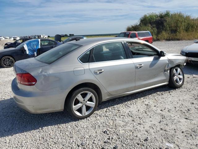 1VWBH7A30DC012752 - 2013 VOLKSWAGEN PASSAT SE SILVER photo 3