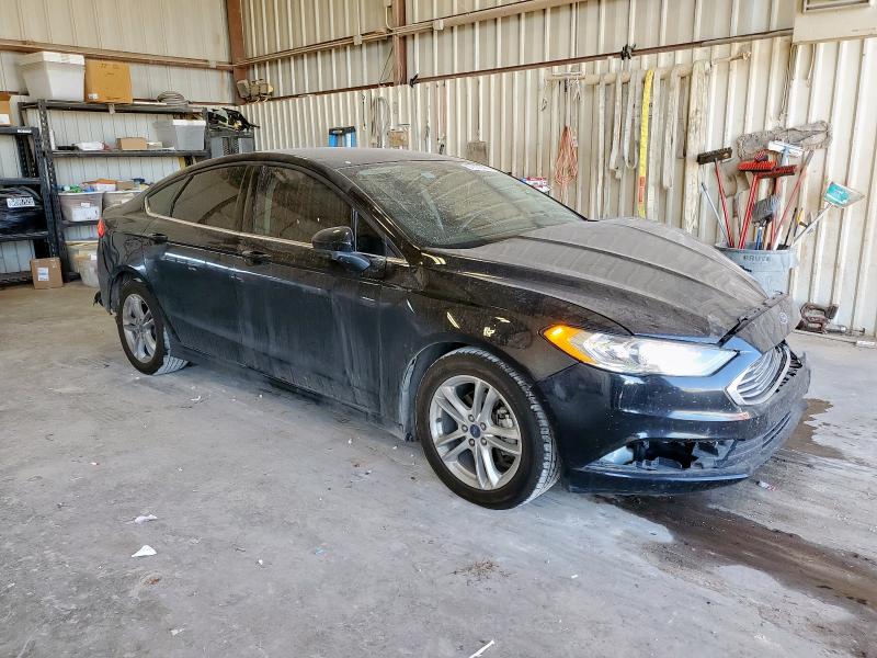 3FA6P0H74JR186401 - 2018 FORD FUSION SE BLACK photo 4