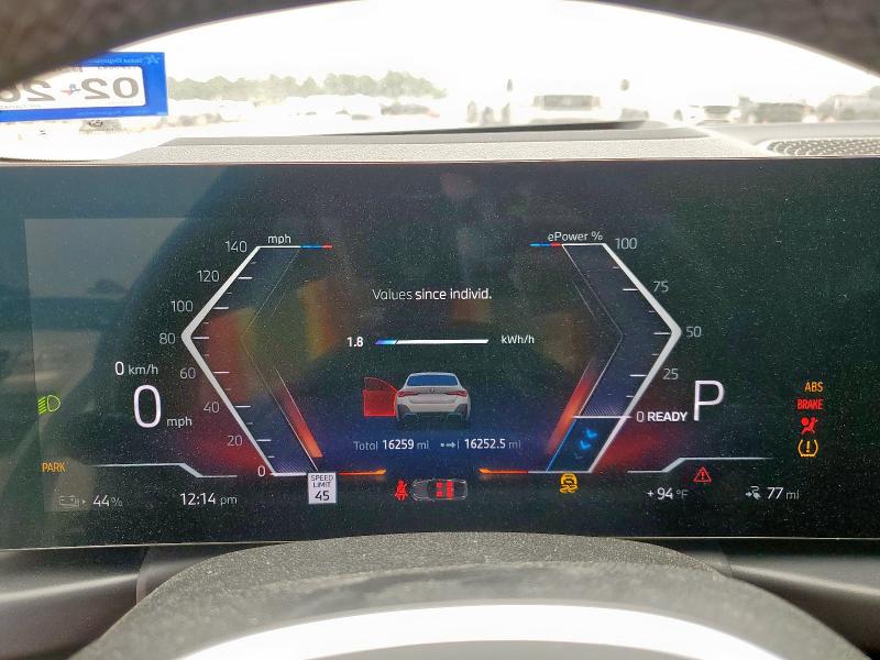 WBY43AW04RFS40425 - 2024 BMW I4 EDRIVE 35 WHITE photo 9