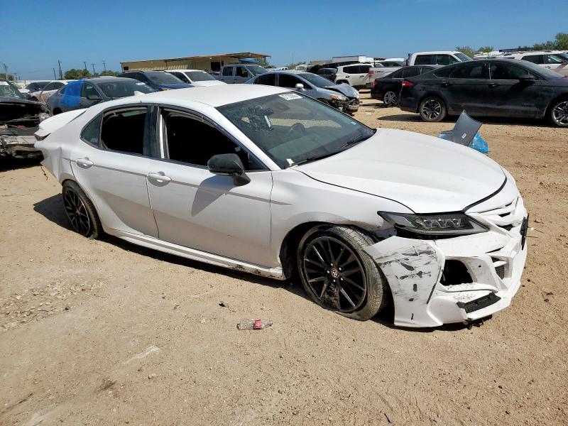 4T1G11AK3NU661504 - 2022 TOYOTA CAMRY SE WHITE photo 4