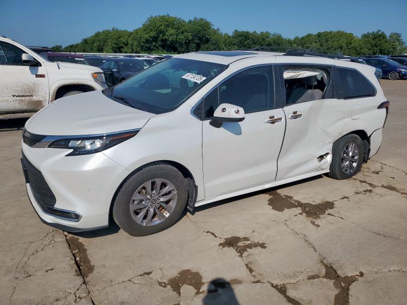 2022 TOYOTA SIENNA XLE, 