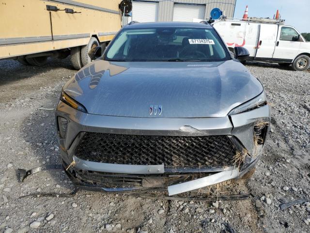 LRBFZPE42RD054649 - 2024 BUICK ENVISION ESSENCE Մոխրագույն լուսանկար 5