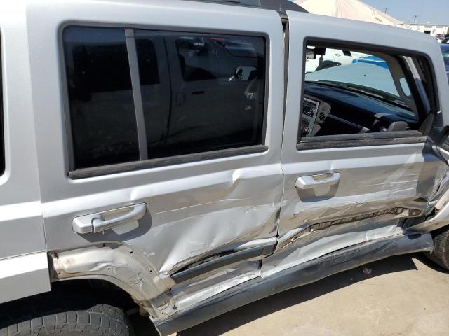 1J8HG48K48C149655 - 2008 JEEP COMMANDER SPORT Silber Foto 11