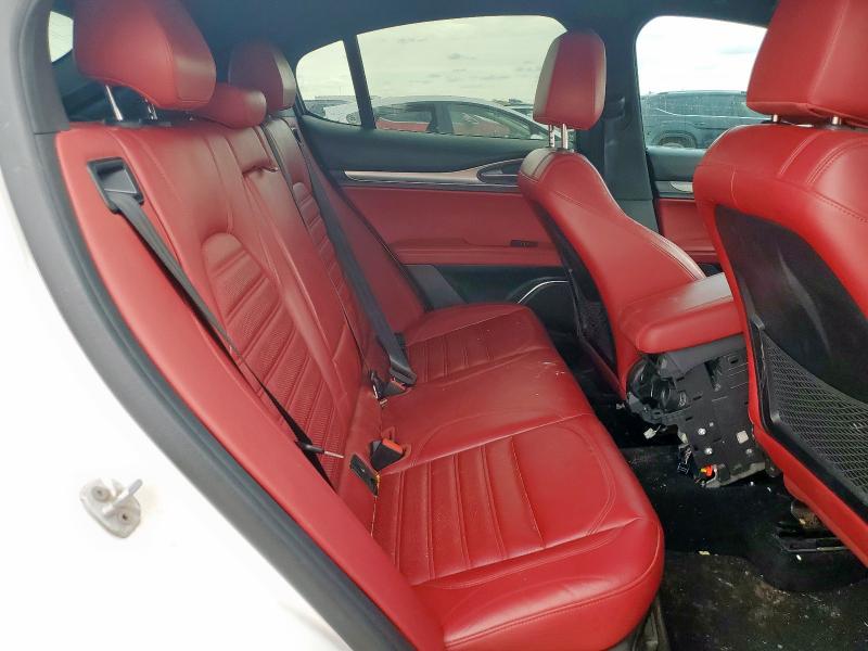 ZASPAKBN9K7C30198 - 2019 ALFA ROMEO STELVIO TI WHITE photo 11