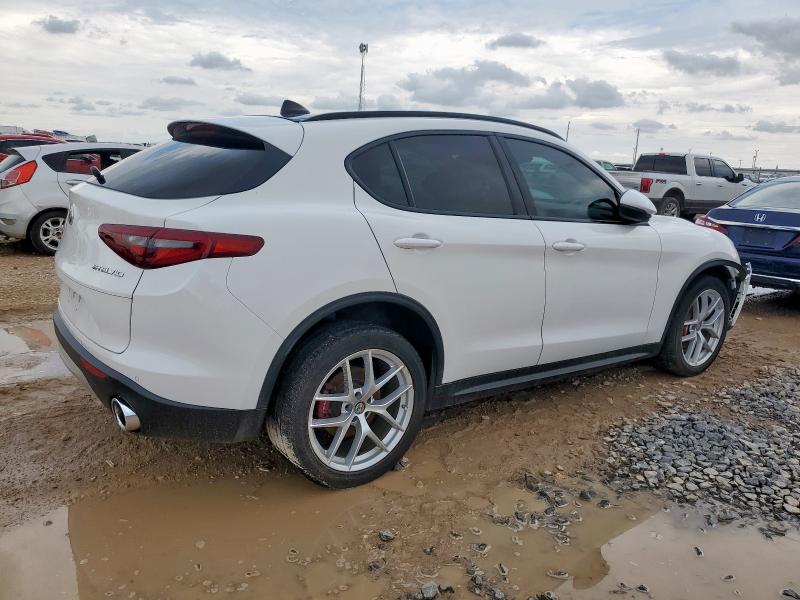 ZASPAKBN9K7C30198 - 2019 ALFA ROMEO STELVIO TI WHITE photo 3
