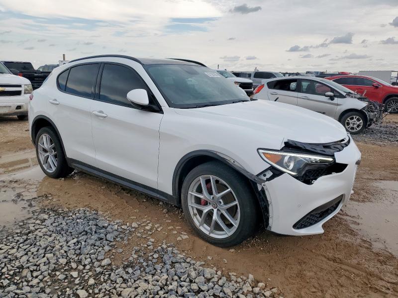 ZASPAKBN9K7C30198 - 2019 ALFA ROMEO STELVIO TI WHITE photo 4