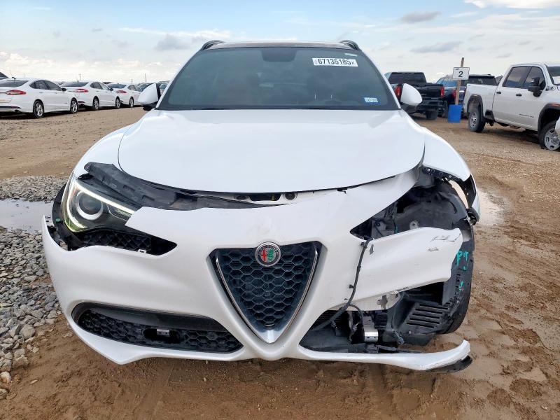 ZASPAKBN9K7C30198 - 2019 ALFA ROMEO STELVIO TI WHITE photo 5