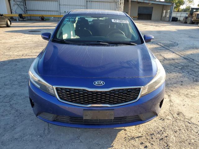 3KPFK4A72HE083280 - 2017 KIA FORTE LX BLUE photo 5