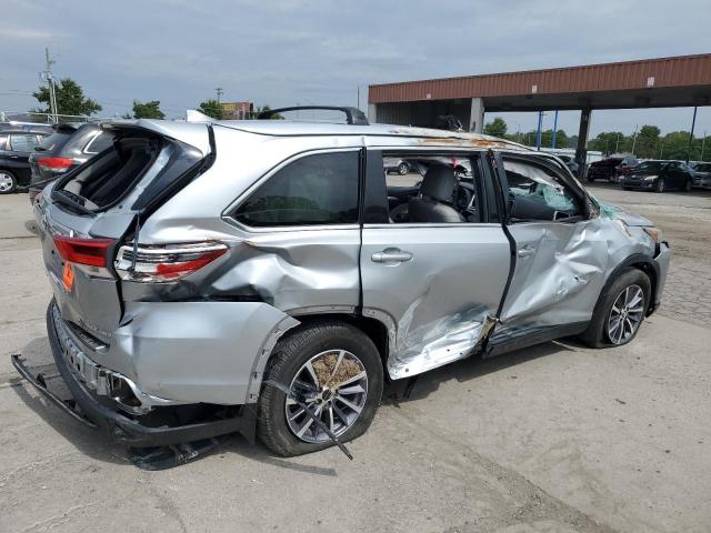 5TDJZRFH0KS714318 - 2019 TOYOTA HIGHLANDER SE SILVER photo 3