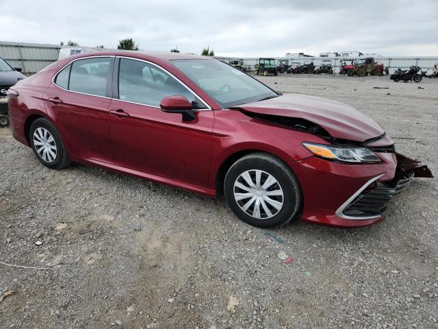 4T1C31AK7NU036340 - 2022 TOYOTA CAMRY LE RED photo 4