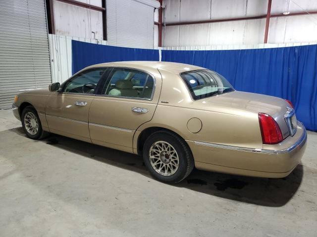 1LNFM81W9WY645090 - 1998 LINCOLN TOWN CAR EXECUTIVE GOLD photo 2