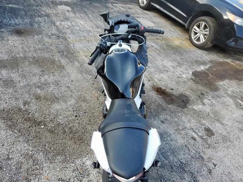 ML5EXER10SDAE6376 - 2025 KAWASAKI EX650 R WHITE photo 6