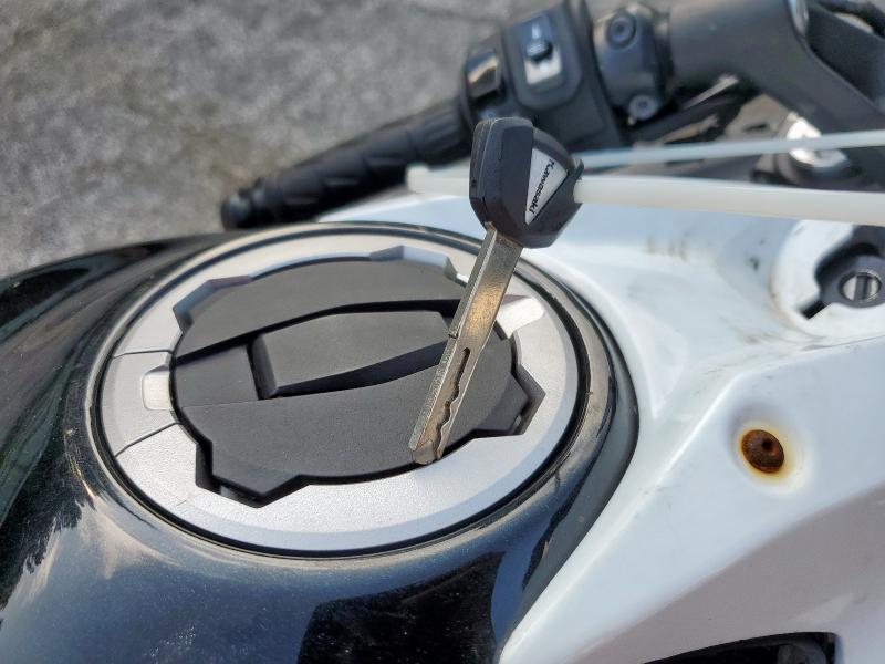 ML5EXER10SDAE6376 - 2025 KAWASAKI EX650 R WHITE photo 8