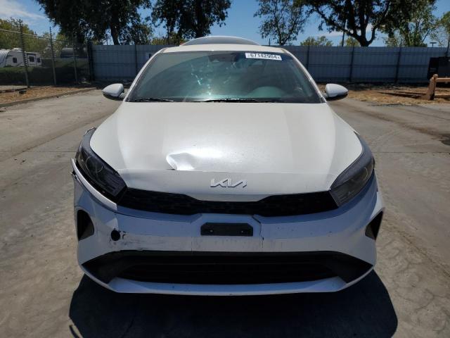 3KPF24AD3RE732754 - 2024 KIA FORTE LX WHITE photo 5