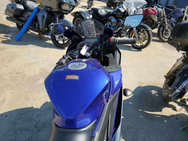 MH3RH18YXPK011362 - 2023 YAMAHA YZFR3 A BLUE photo 5