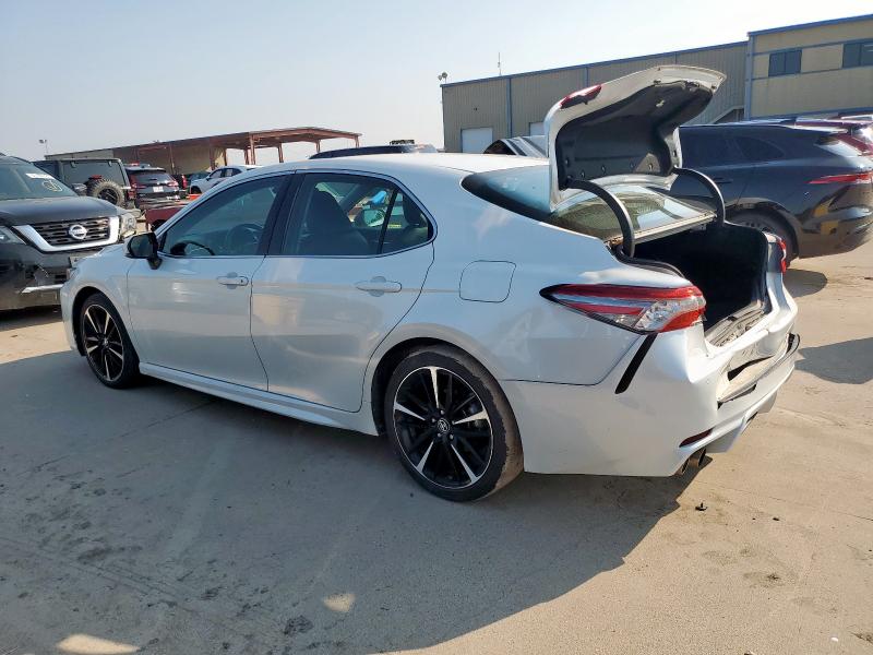 4T1B61HK0JU039731 - 2018 TOYOTA CAMRY XSE თეთრი ფოტო 2