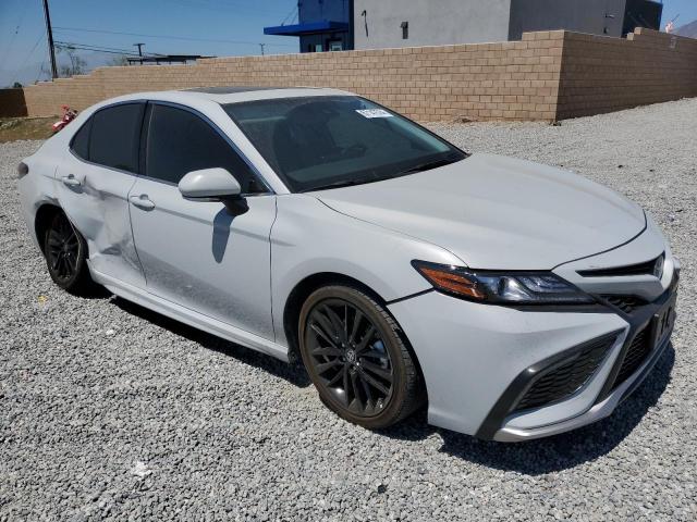 4T1K31AK4RU061018 - 2024 TOYOTA CAMRY XSE GRAY photo 4